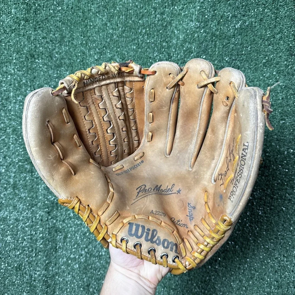 Vintage Wilson Pro Model A2220 Leather Hinged Web Baseball Glove~Fred Lynn Model